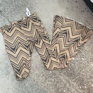 LA ROXX - Small - NEW - Tan & Black Flare Pants